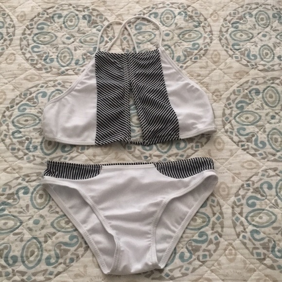 NWOT White and black striped keyhole bikini - Picture 4 of 4